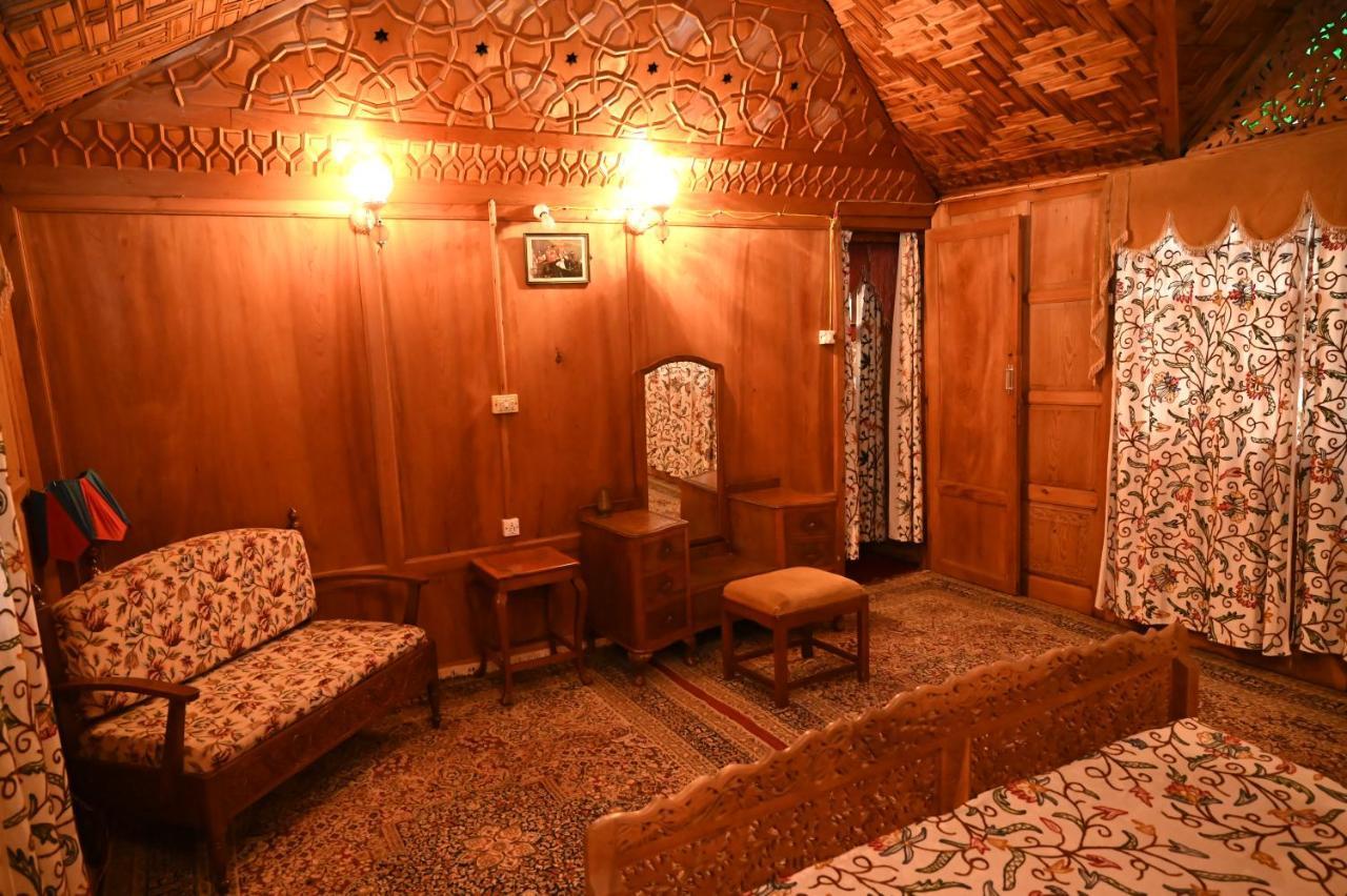 فندق Kings Houseboats Srīnagar المظهر الخارجي الصورة