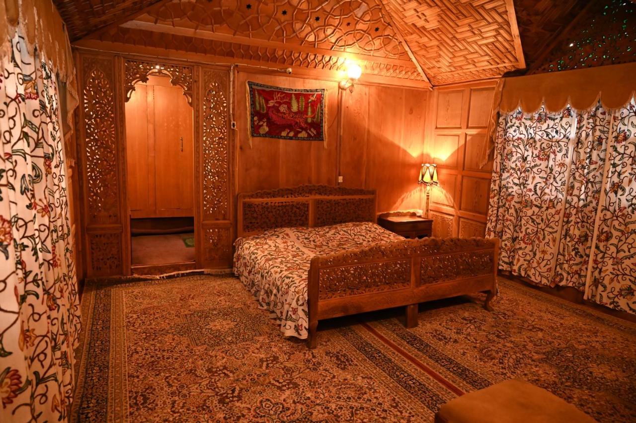 فندق Kings Houseboats Srīnagar المظهر الخارجي الصورة