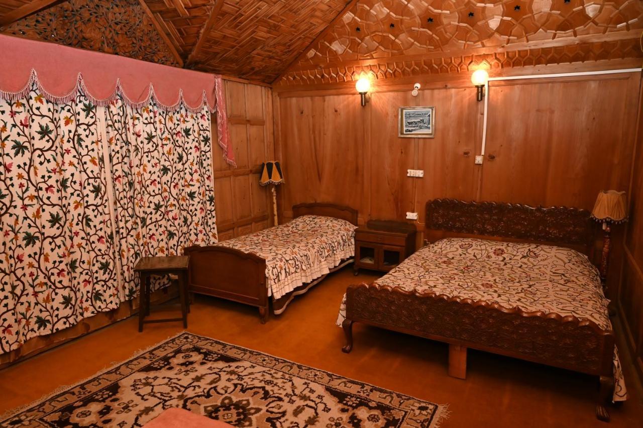 فندق Kings Houseboats Srīnagar المظهر الخارجي الصورة