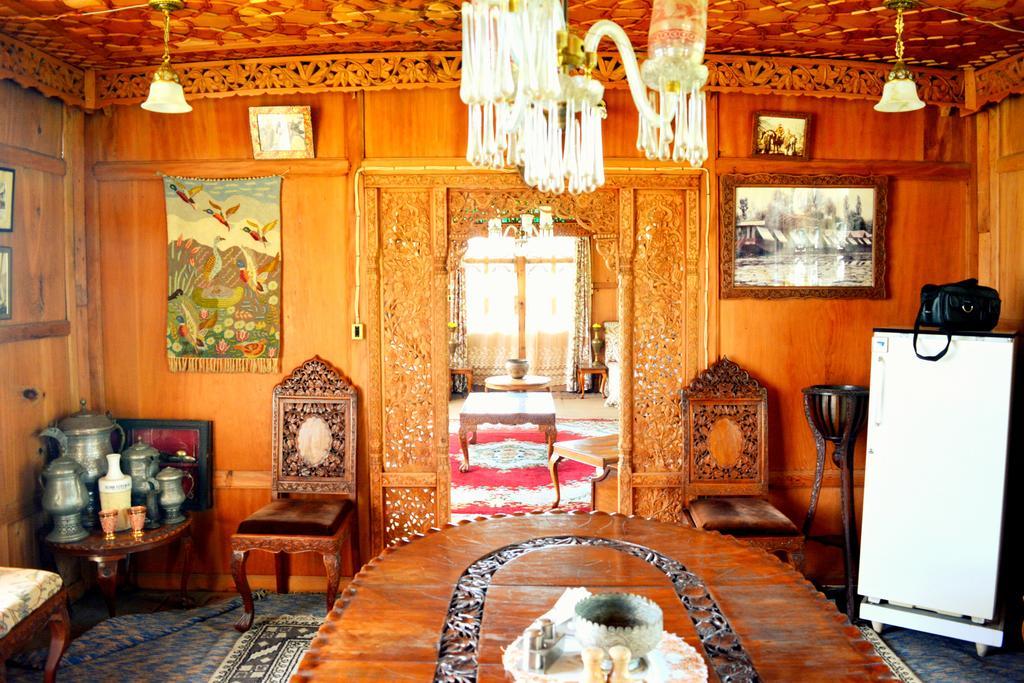 فندق Kings Houseboats Srīnagar المظهر الخارجي الصورة
