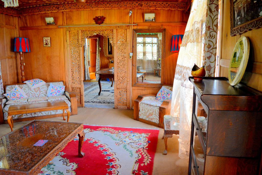 فندق Kings Houseboats Srīnagar المظهر الخارجي الصورة