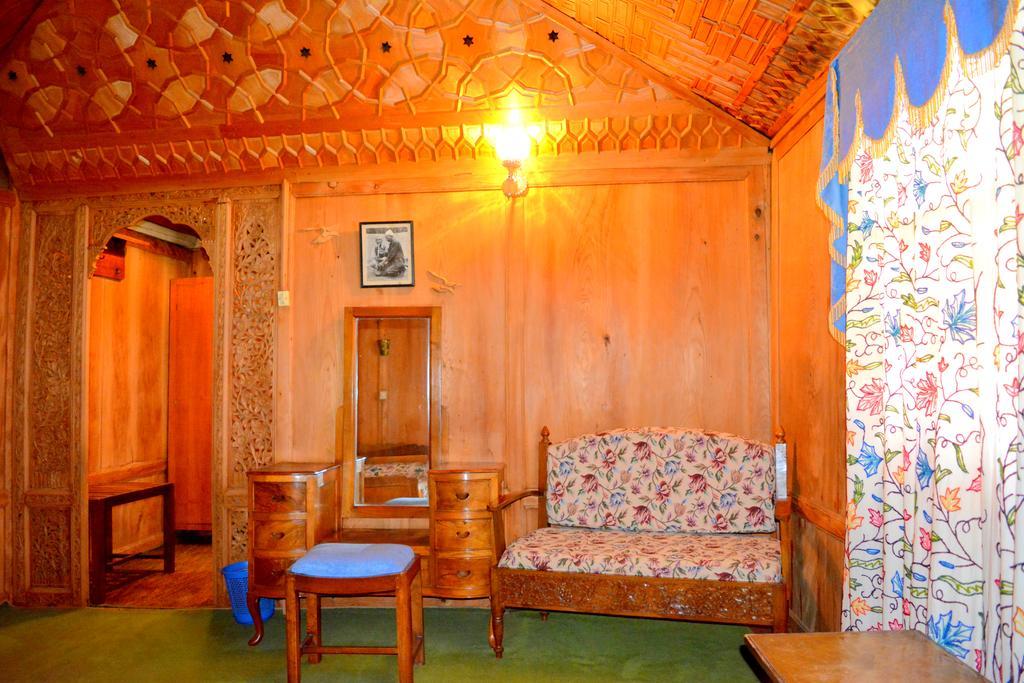 فندق Kings Houseboats Srīnagar الغرفة الصورة