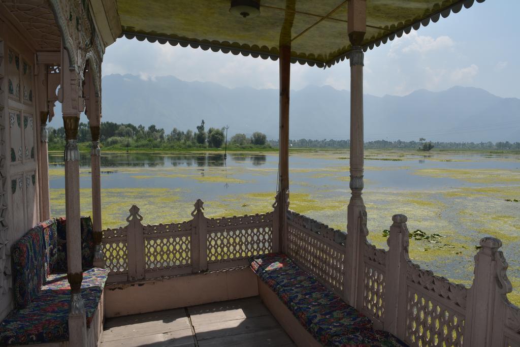 فندق Kings Houseboats Srīnagar المظهر الخارجي الصورة