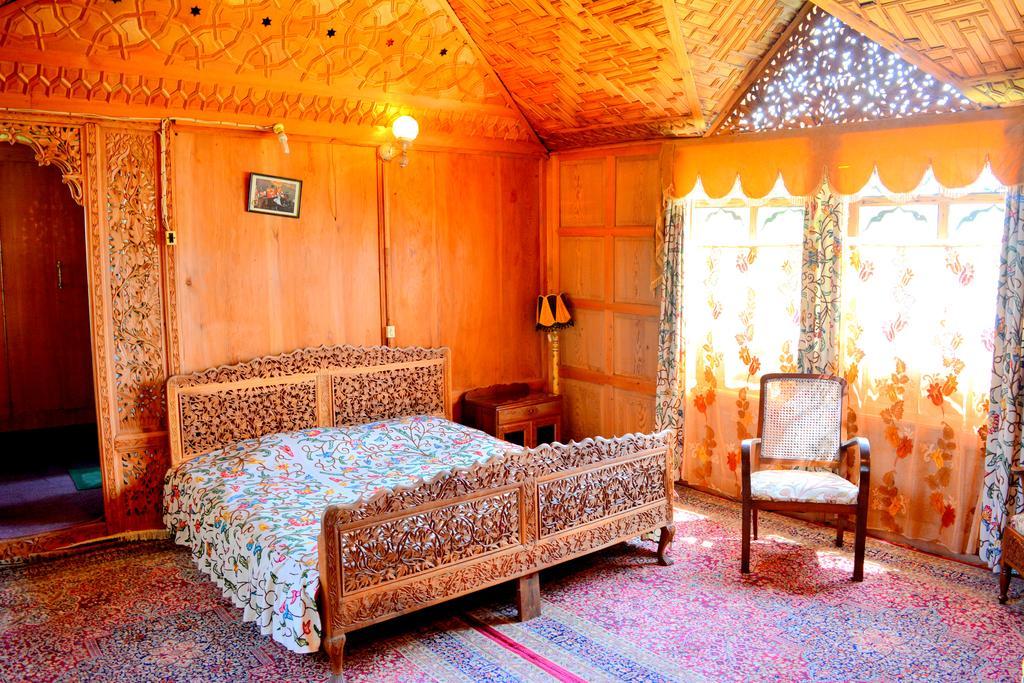 فندق Kings Houseboats Srīnagar المظهر الخارجي الصورة